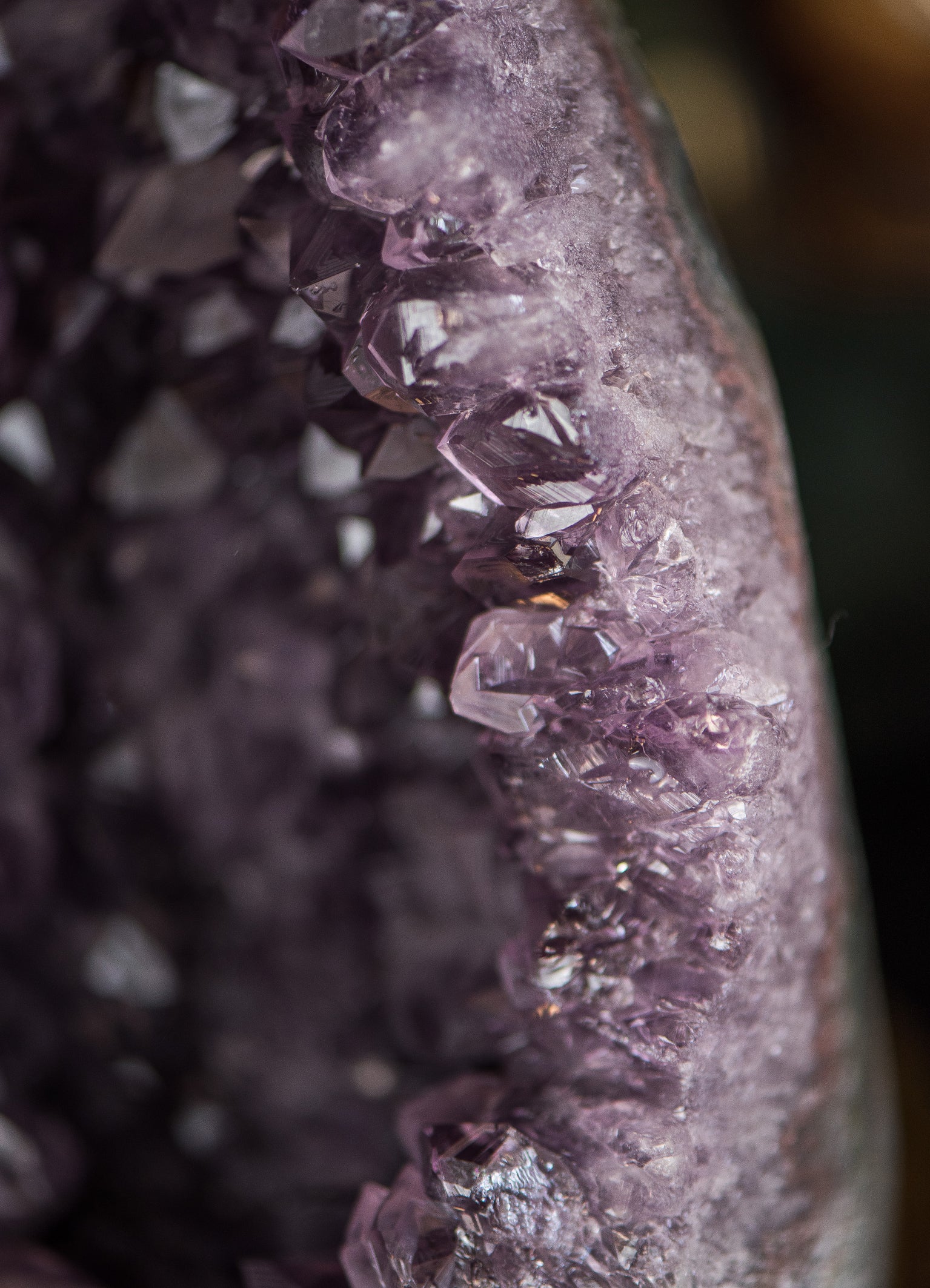 Amethyst-Druse ✧ Heilstein für Schutz, Schlaf & Seelenfrieden