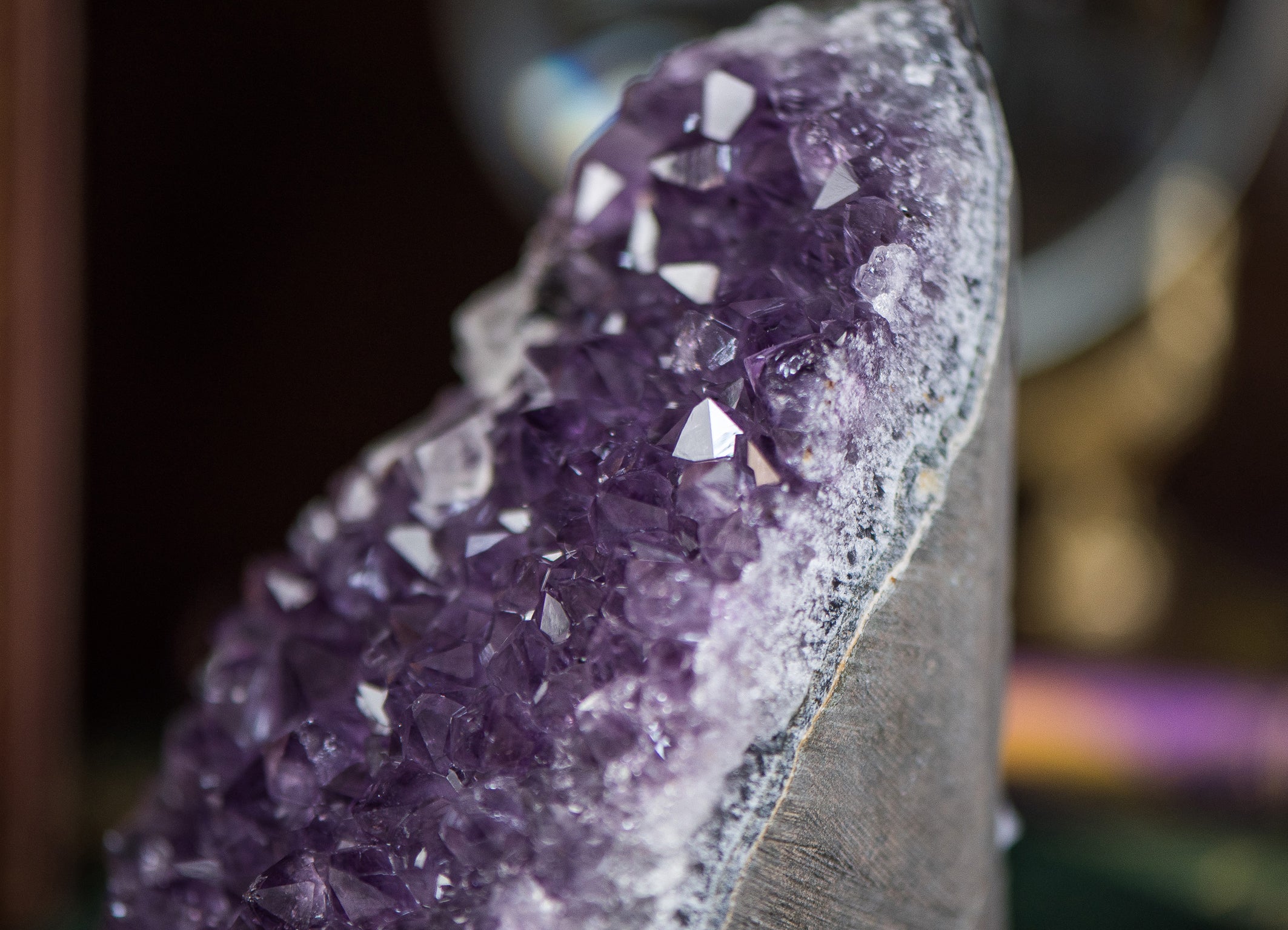 Amethyst-Druse ✧ Heilstein für Schutz, Schlaf & Seelenfrieden