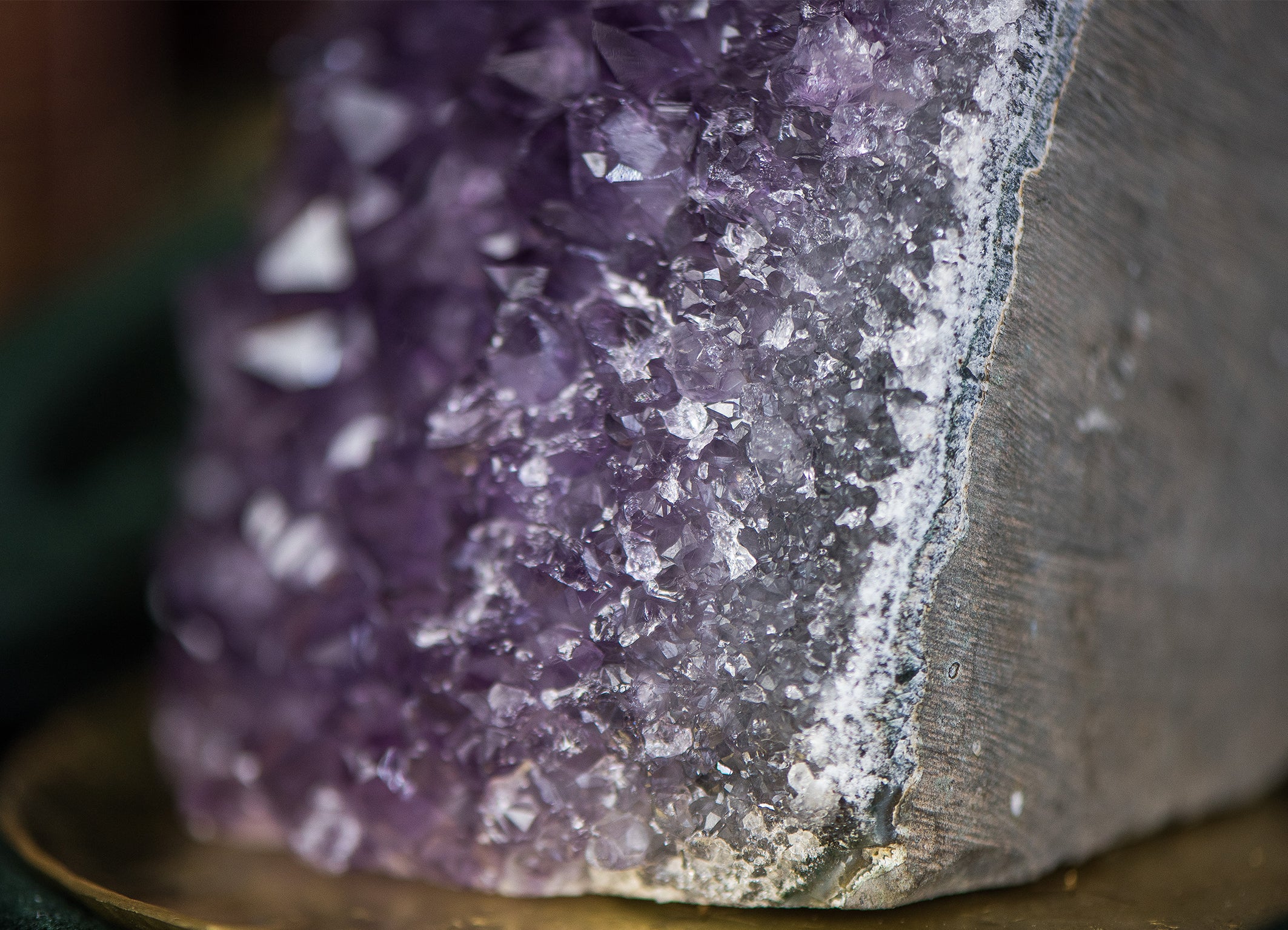 Amethyst-Druse ✧ Heilstein für Schutz, Schlaf & Seelenfrieden