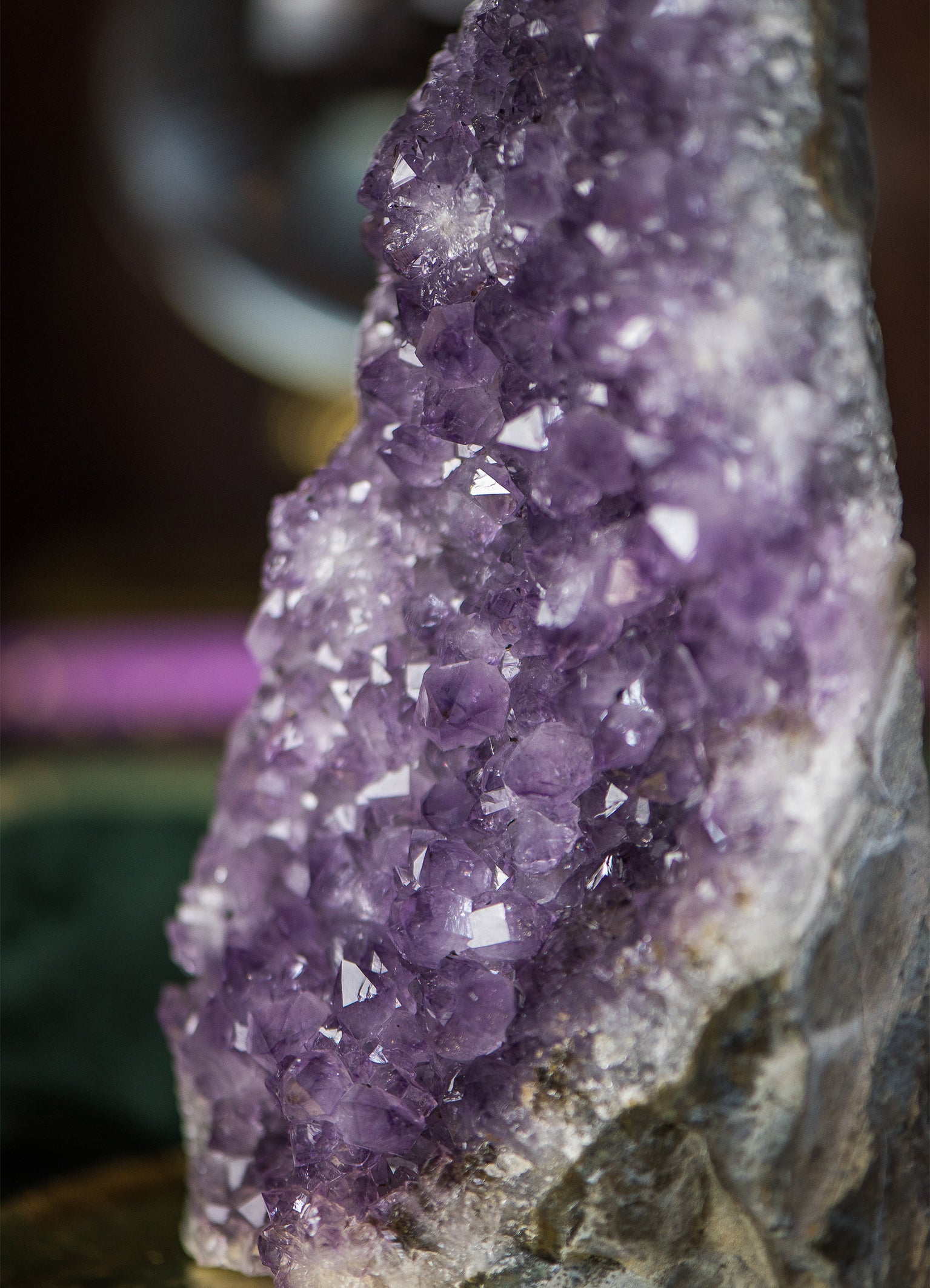 Amethyst-Druse ✧ Heilstein für Schutz, Schlaf & Seelenfrieden