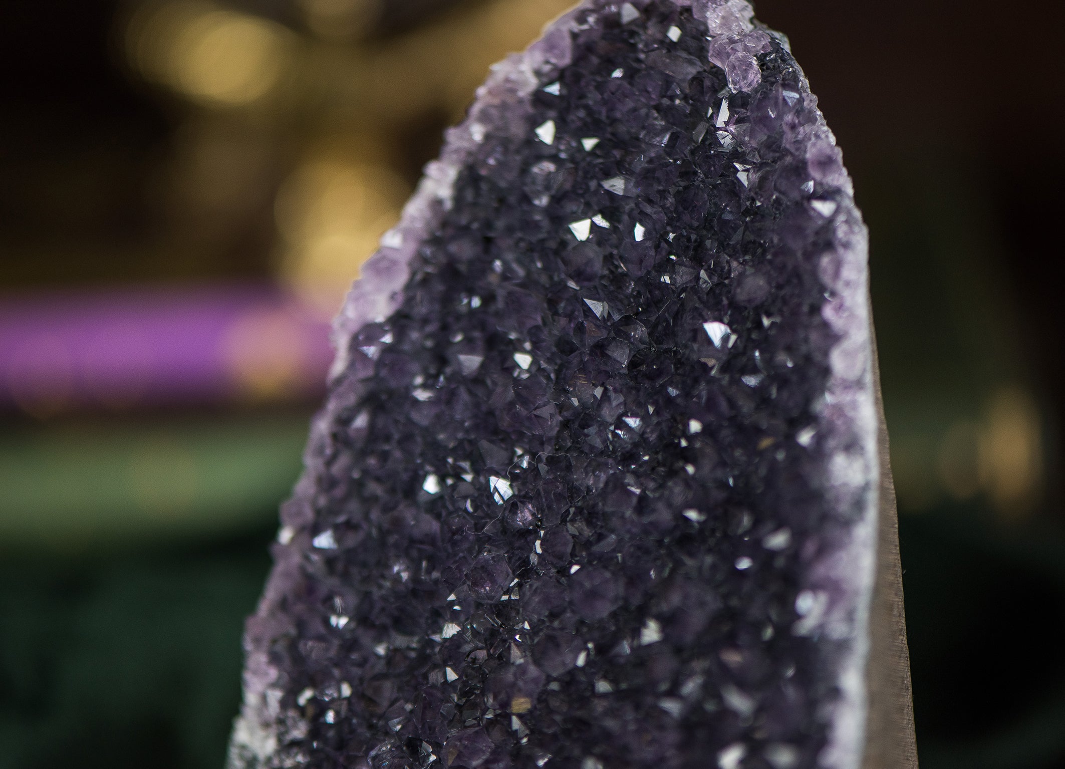 Amethyst-Druse ✧ Heilstein für Schutz, Schlaf & Seelenfrieden