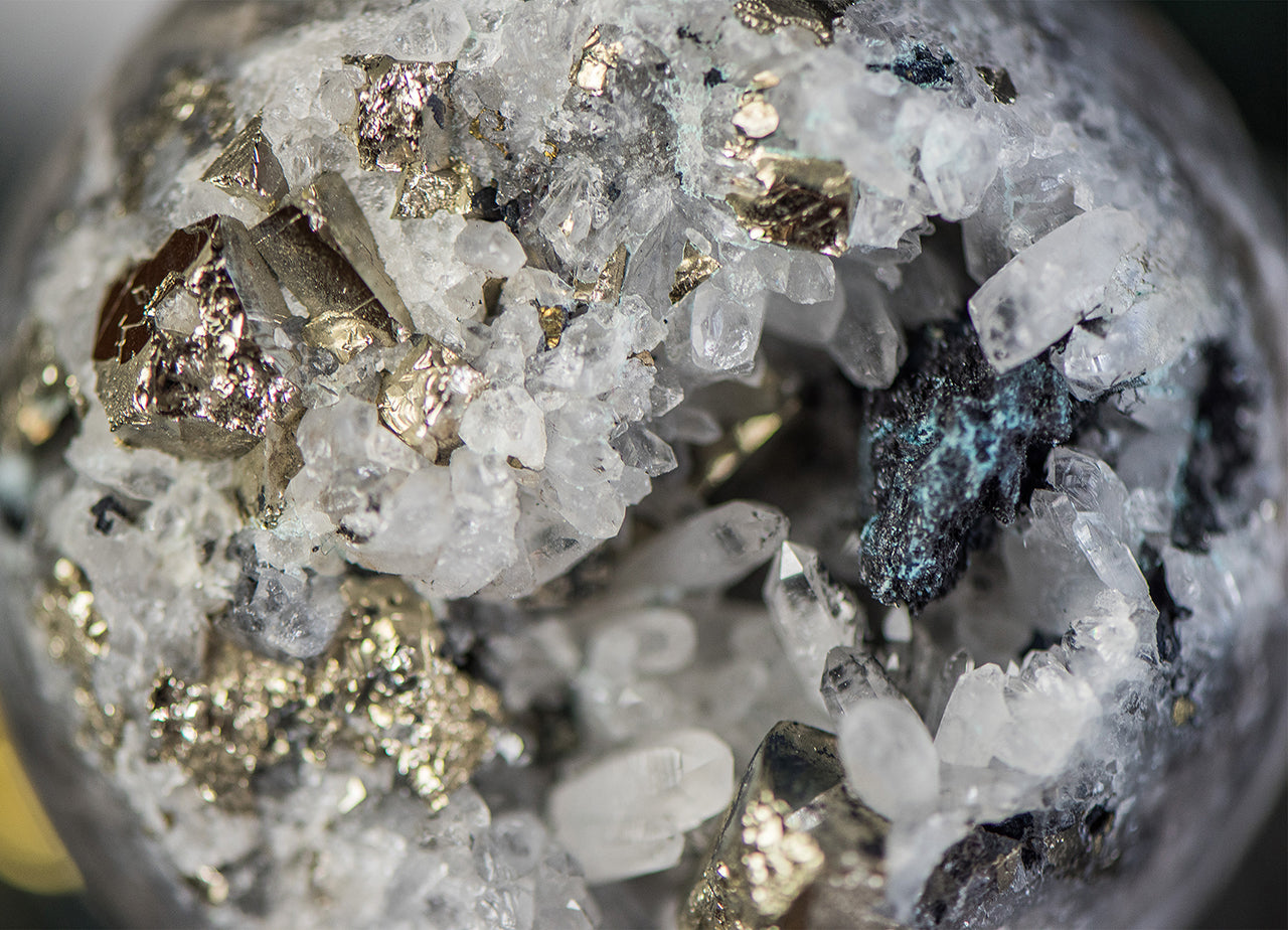 Pyrit ✧ Quarz Kristallkugel ✧ Fülle & Verstärkung