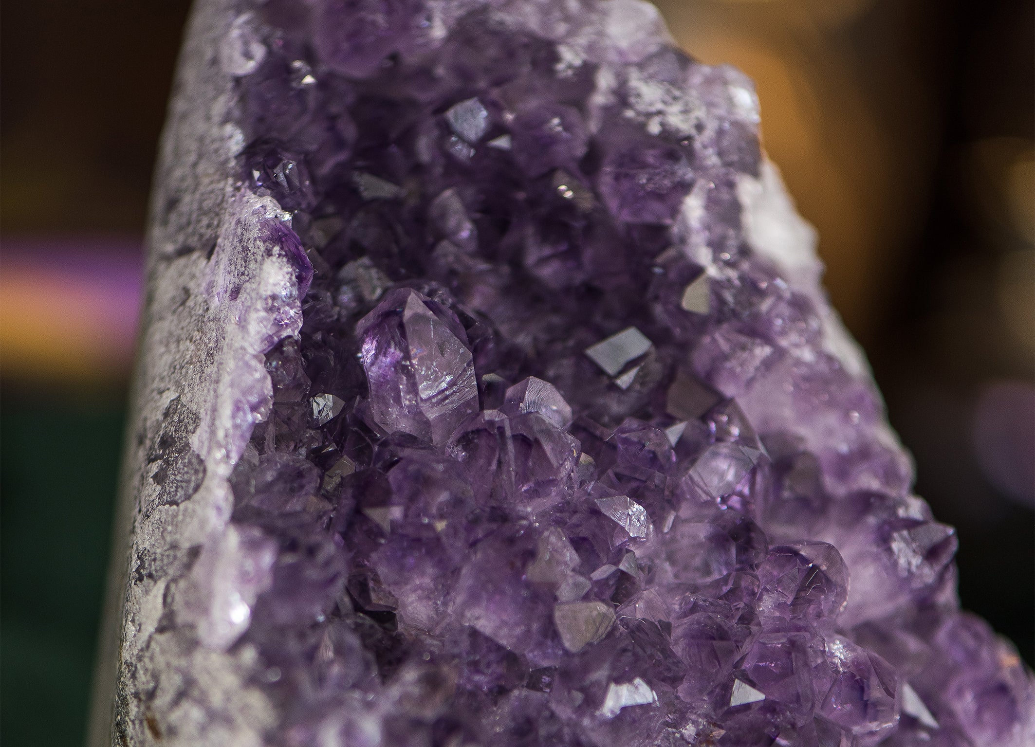 Amethyst-Druse ✧ Heilstein für Schutz, Schlaf & Seelenfrieden