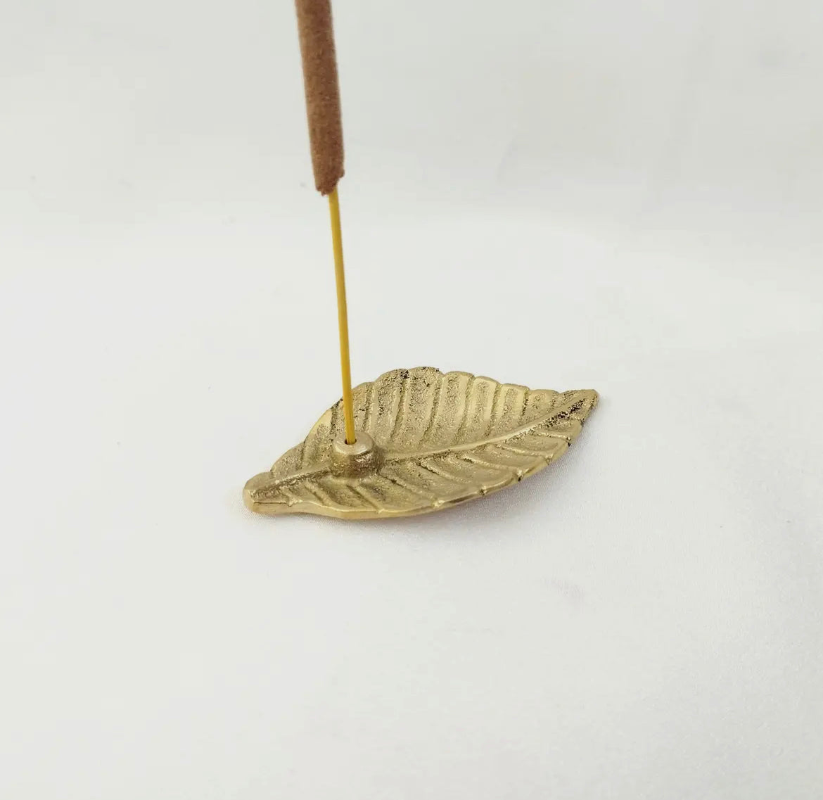 Leaf ✧ Räucherstäbchenhalter aus Messing