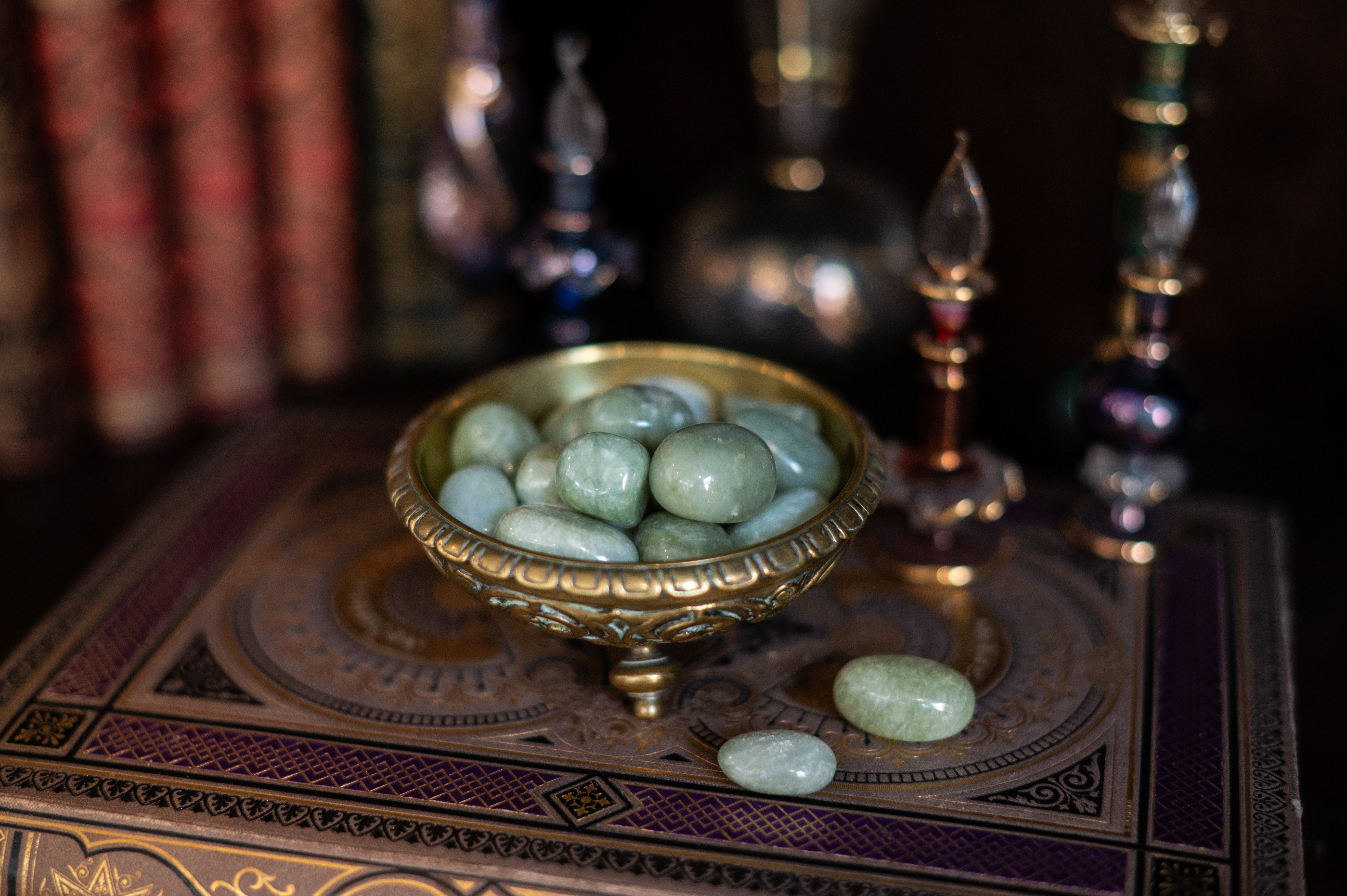 Jade Trommelstein
• Heilstein für das Herzchakra
• Stein für emotionale Balance
• Glatter grüner Edelstein
• Kristall für Frieden & Harmonie