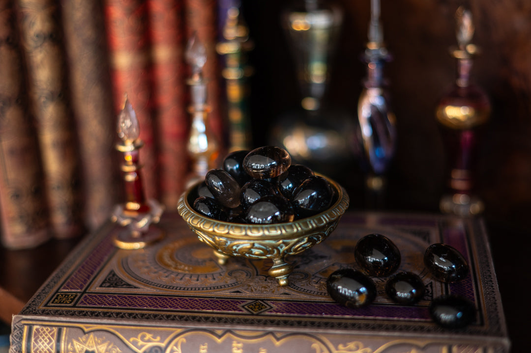 Rauchquarz Stein
• Erdender Kristall
• Natürlicher Trommelstein
• Kristall zur emotionalen Reinigung
• Stein zur Stressreduktion
Manifestationen
Schutz 
Stabilität