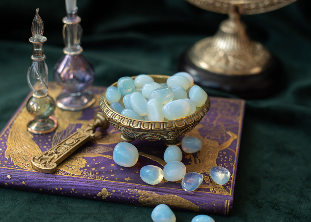 Weißer Opalit Trommelstein
• Spirituelles Erwachen Kristall
• Psychische Verstärkung Stein
• Kronenchakra Opalit
• Spirituelle Kommunikation Kristall
Mystischer weißer Opalit Trommelstein – spiritueller Heilstein für Bewusstseinserweiterung, Meditation und intuitive Verbindung zum höheren Selbst