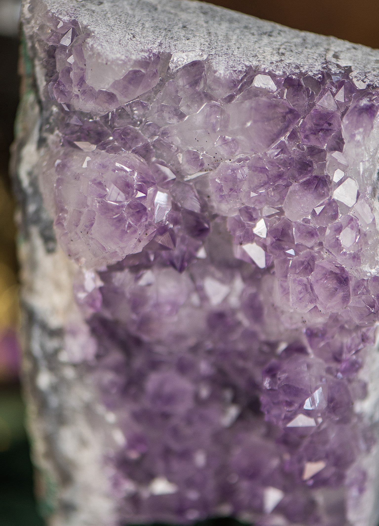 Amethyst-Druse ✧ Heilstein für Schutz, Schlaf & Seelenfrieden