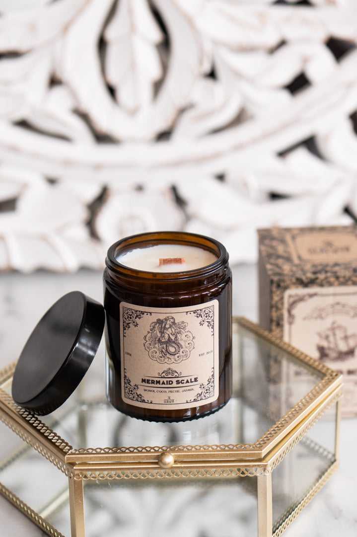 Mermaid scale duftkerze candle
• Ozeanmagie kerze
• Weiblicher fluss kerze
• Meersgöttin kerze
• Wassermagie kerze