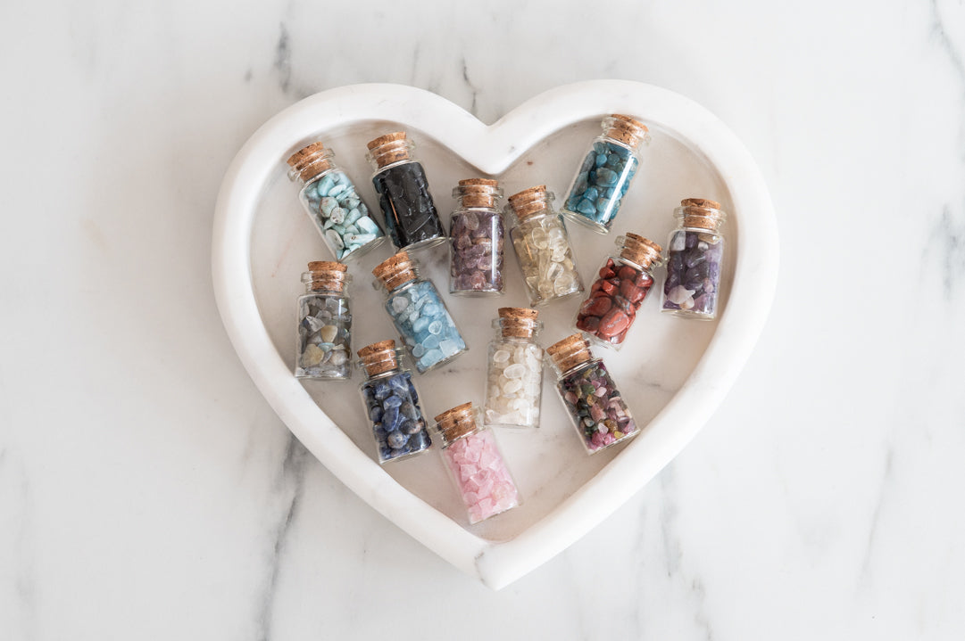 Kleines Kristallfläschchen mit Edelsteinen – magisches Mini-Glas von Feenglanz