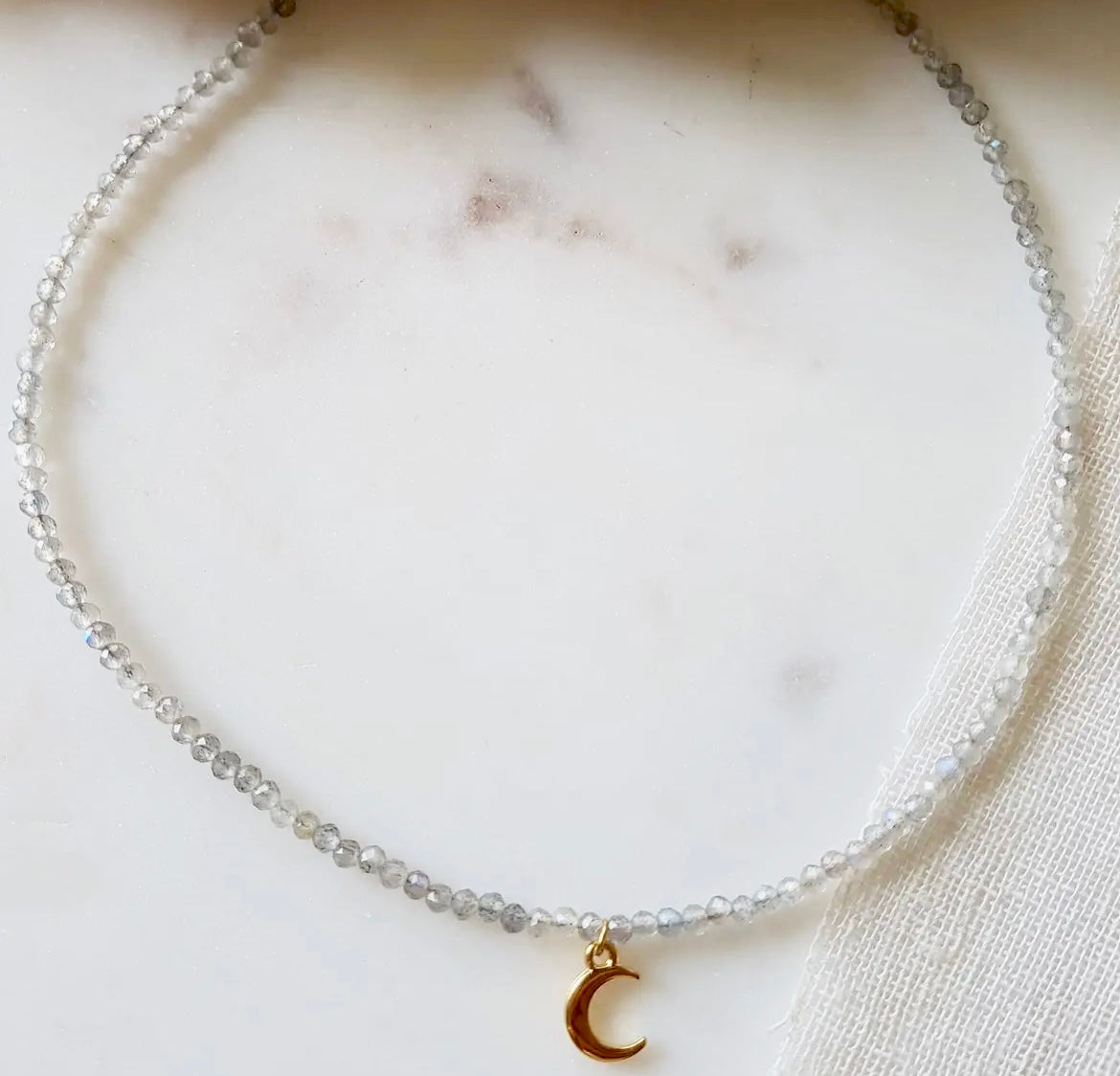 Labradorit Mondphasen-Choker ✧ Magie, Wandel & Intuition