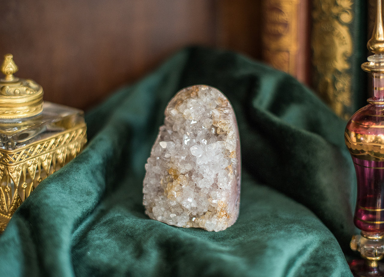 Rosa Amethyst Feenstein
• Herzheilung Kristall
• Feenmagie Stein
• Rosa Amethyst Klein
• Emotionale Heilung Amethyst