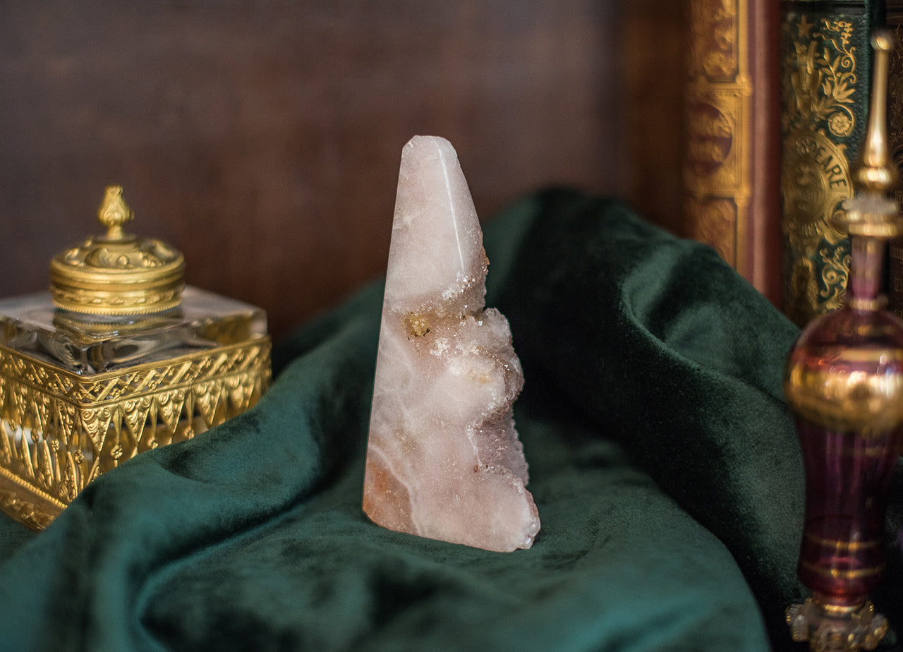 • Rosa Amethyst Feenstein
• Herzheilung Kristall
• Feenmagie Stein
• Rosa Amethyst Klein
• Emotionale Heilung Amethyst