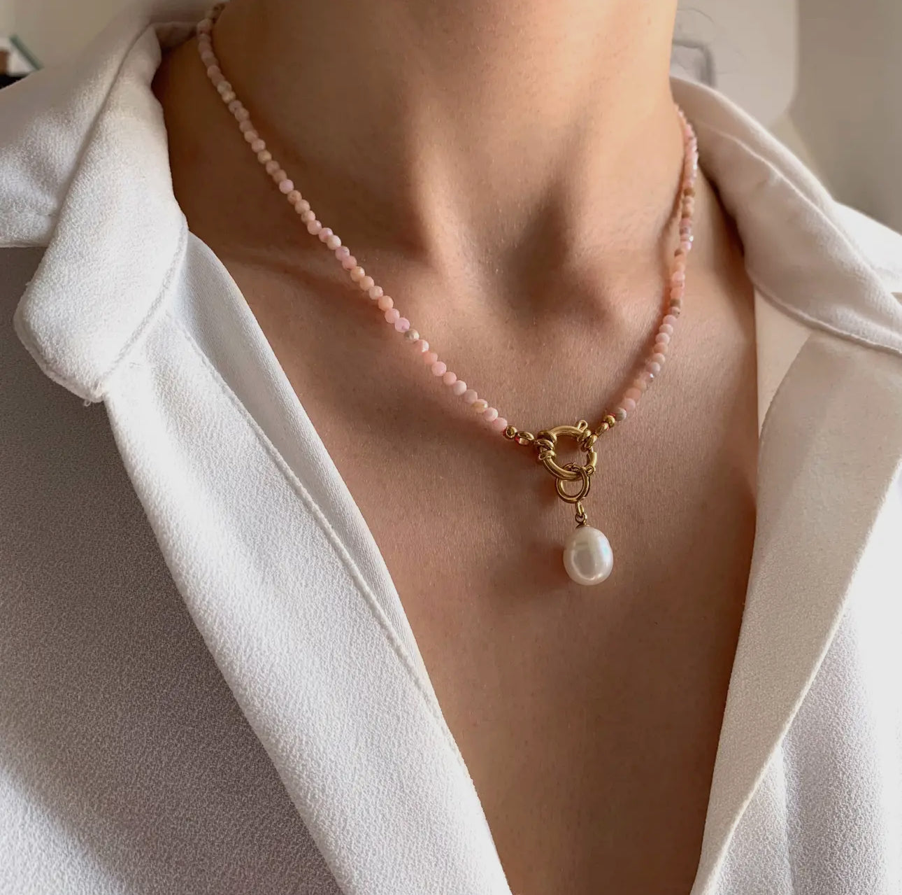 Rosélia Halskette – Rhodonit & Süßwasserperle