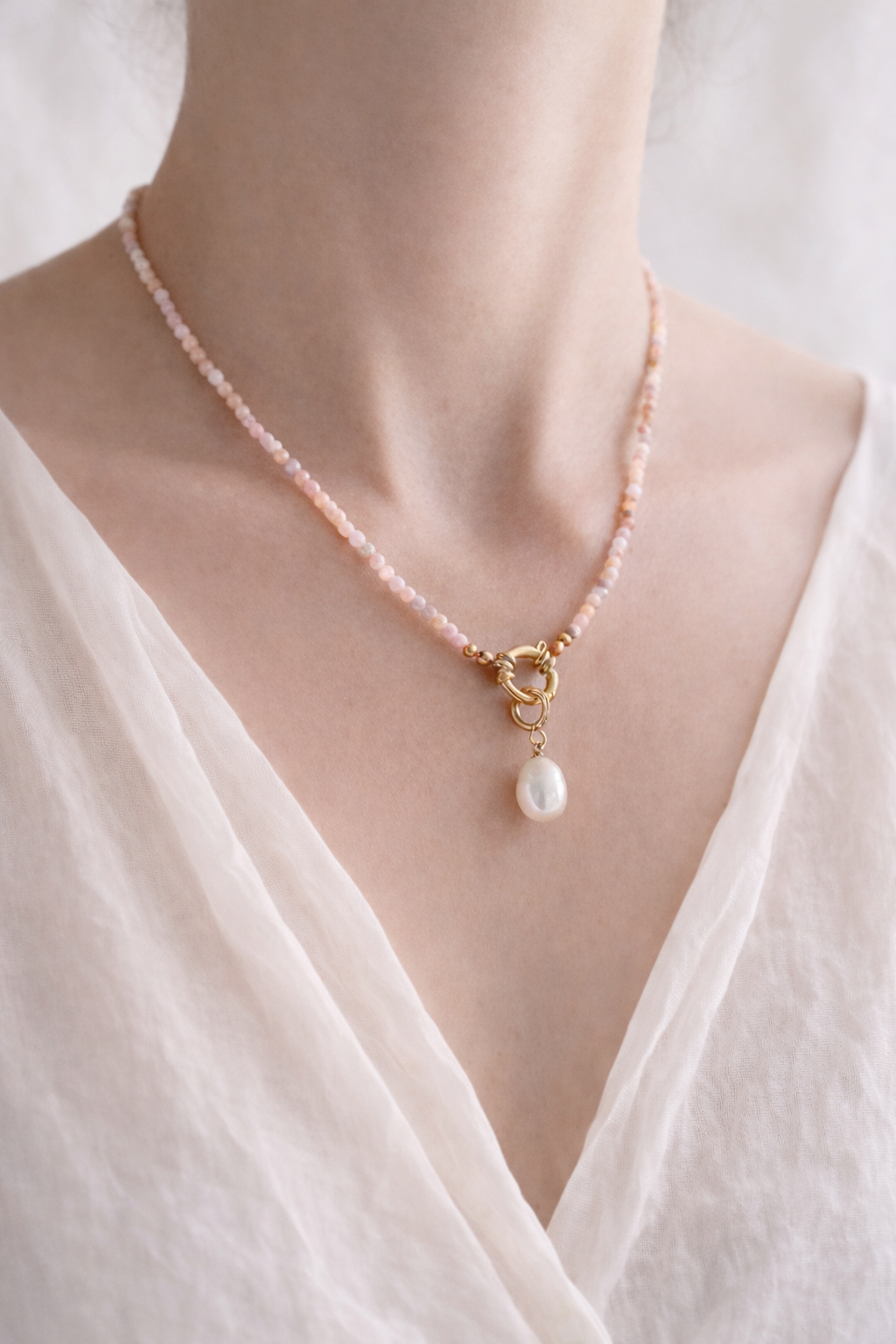 Rosélia Halskette – Rhodonit & Süßwasserperle