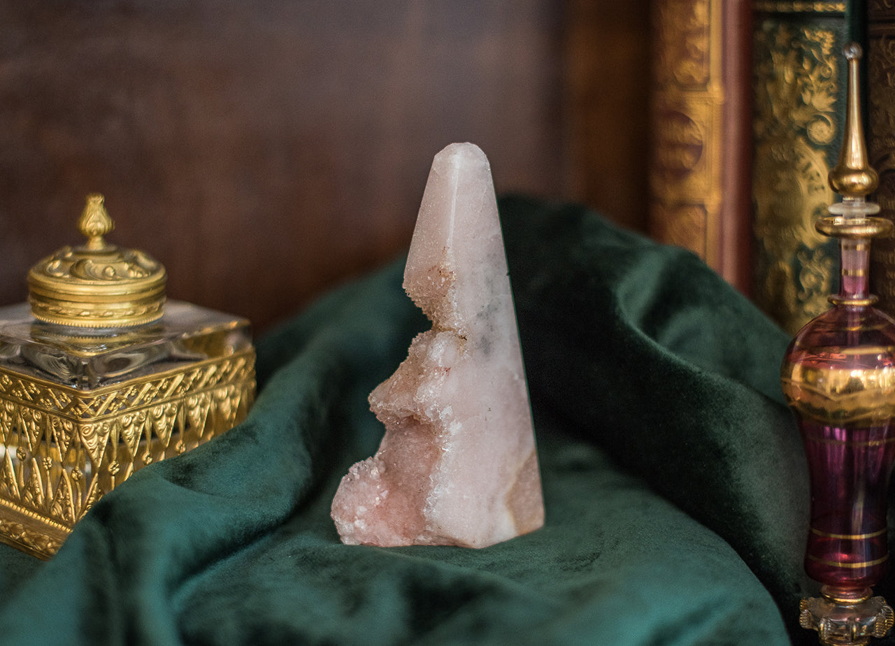 Pink Amethyst Turm – Sanfte Klarheit