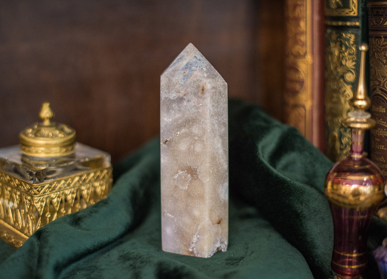 Pink Amethyst Turm – Sanfte Klarheit