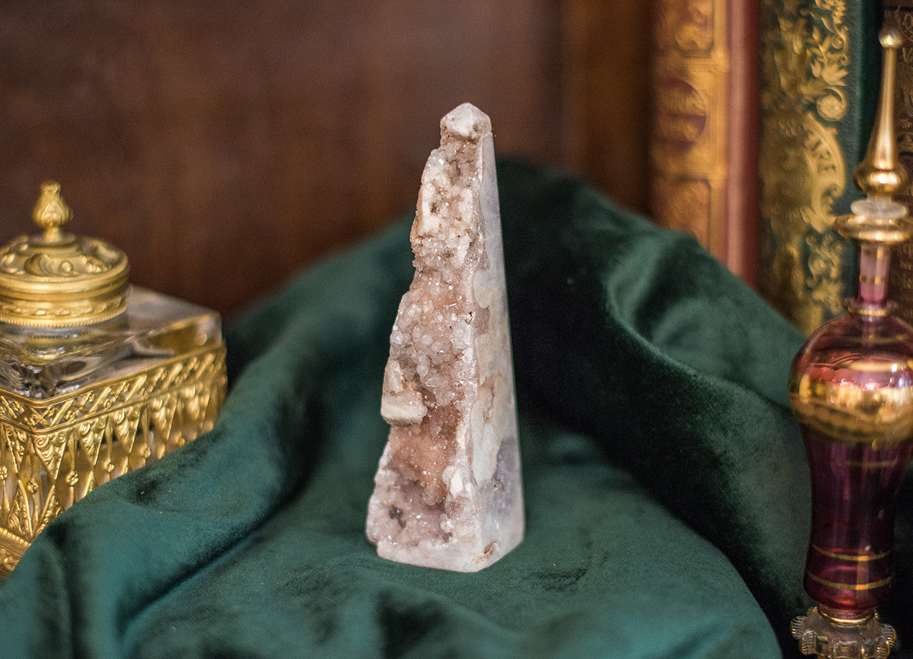 Pink Amethyst Turm – Sanfte Klarheit