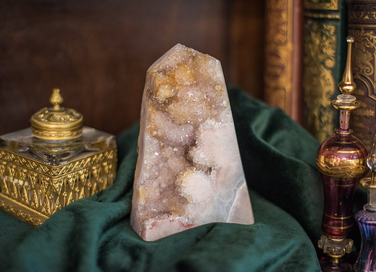 Pink Amethyst Turm – Sanfte Klarheit